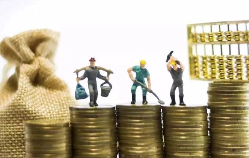 一位专注工作的打工人